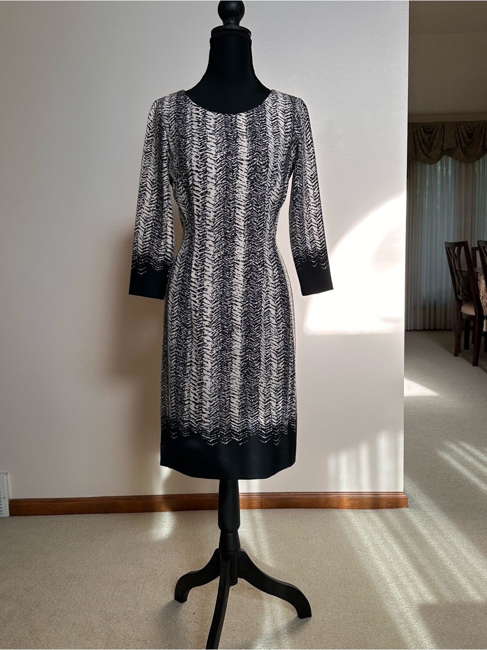 ANTONIO MELANI Black and White Long Sleeve Patterned Sheath Dress